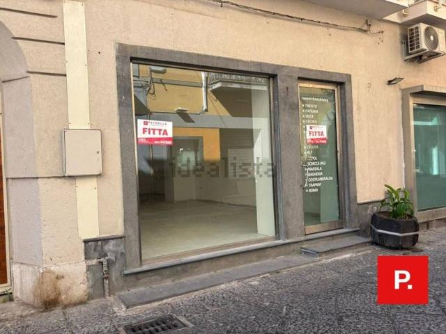 Locale Commerciale in affitto a Centro Storico, Caserta