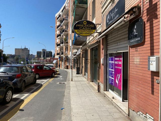 Locale Commerciale in affitto a Sant'Avendrace-Santa Gilla, Cagliari