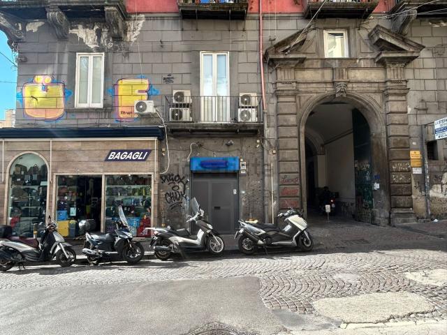 Locale Commerciale in affitto a Municipalità 2, Campania
