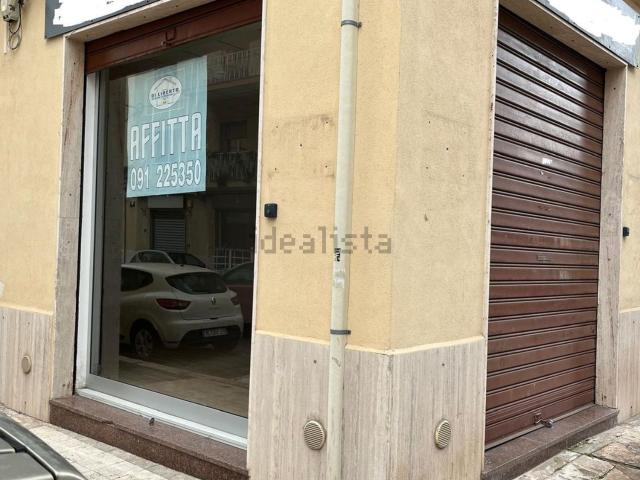 Locale Commerciale in affitto a V Circoscrizione, Palermo