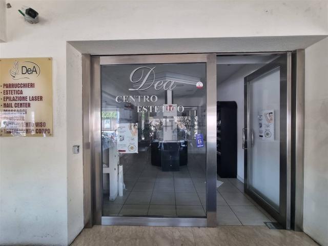 Locale Commerciale in affitto a III Circoscrizione, Messina