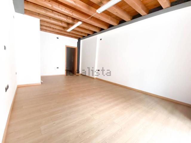 Locale Commerciale in affitto a Sud-Est, Brenzone