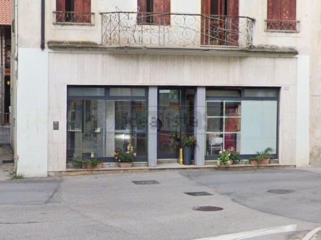Locale Commerciale in affitto a Castelgomberto, Veneto