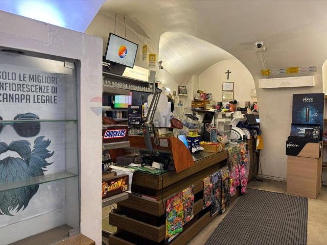 Locale Commerciale in affitto a Puglia, Bari