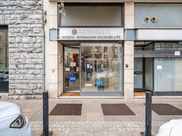 Locale Commerciale in affitto a Castello, Lecco