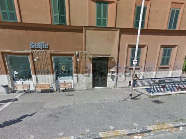 Locale Commerciale in affitto a Municipio Roma VII, Roma Capitale