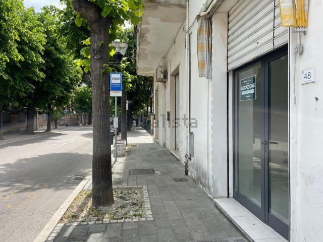 Locale Commerciale in affitto a Francavilla Al Mare, Abruzzo