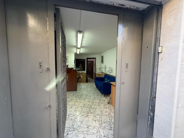 Locale Commerciale in affitto a Rione Bognar, Pozzuoli