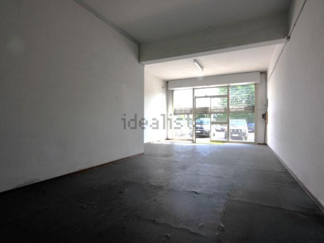 Locale Commerciale in affitto a Nuovo Circondario Imolese, Dozza Imolese
