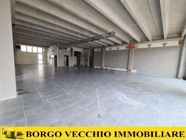 Locale Commerciale in affitto a Piemonte, Cuneo