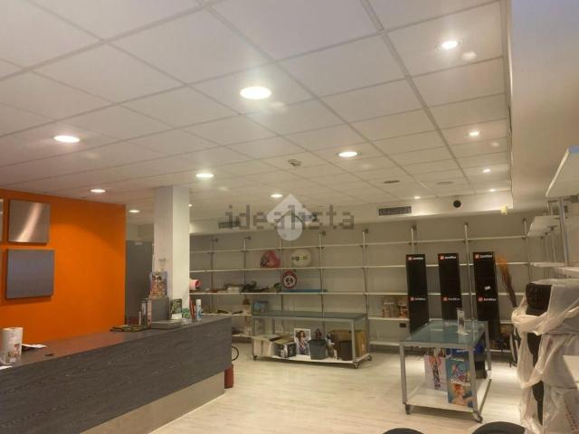 Locale Commerciale in affitto a Nove, Veneto