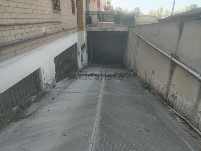 Locale Commerciale in affitto a Municipio Roma VI, Roma Capitale