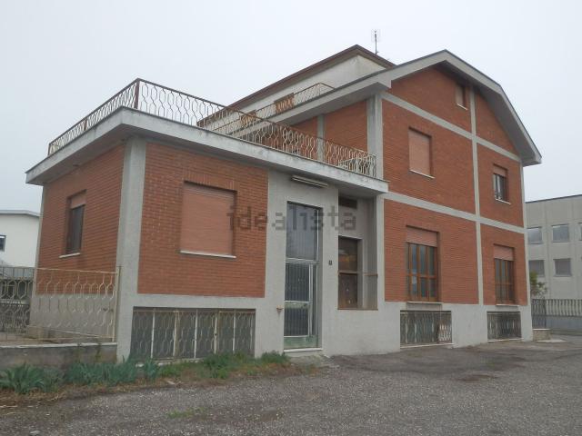 Locale Commerciale in affitto a Lainate, Lombardia