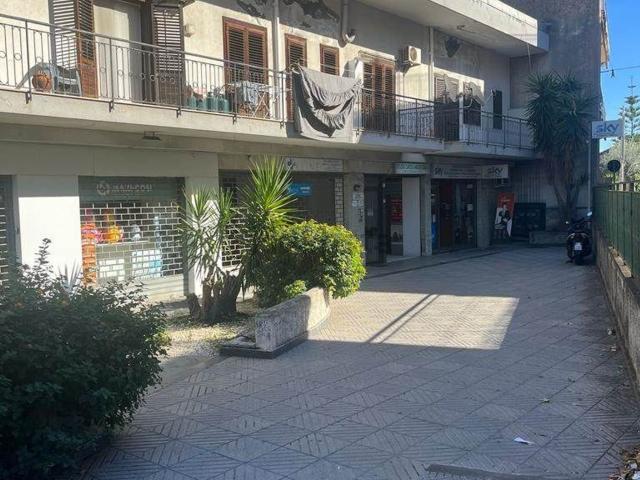 Locale Commerciale in affitto a San Giovanni La Punta, Sicilia