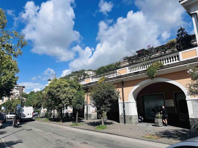 Locale Commerciale in affitto a Piedimonte, Nocera Inferiore