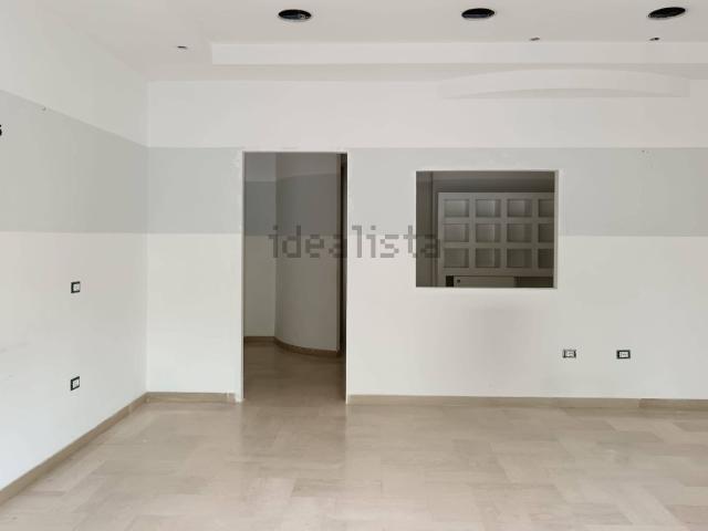 Locale Commerciale in affitto a Puglia, Foggia