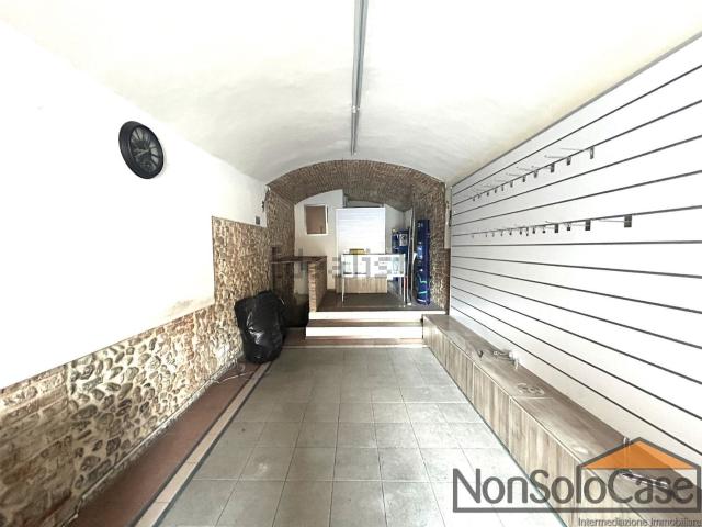 Locale Commerciale in affitto a Prato, Toscana