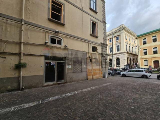 Locale Commerciale in affitto a Salerno, Campania