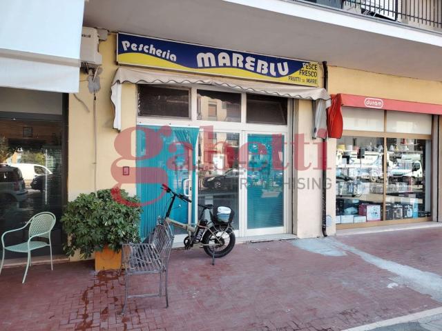 Locale Commerciale in affitto a Venafro, Molise