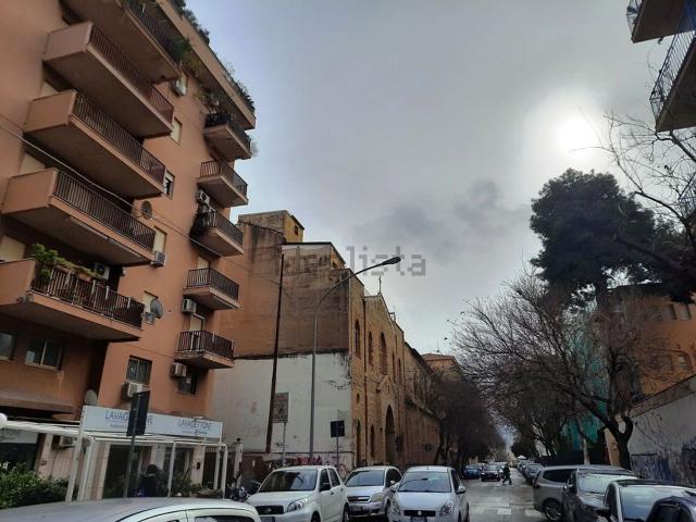 Locale Commerciale in affitto a V Circoscrizione, Palermo