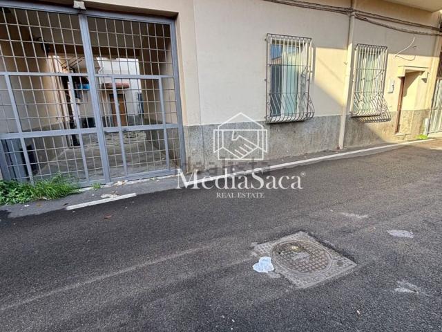 Locale Commerciale in affitto a Sant'antimo, Campania