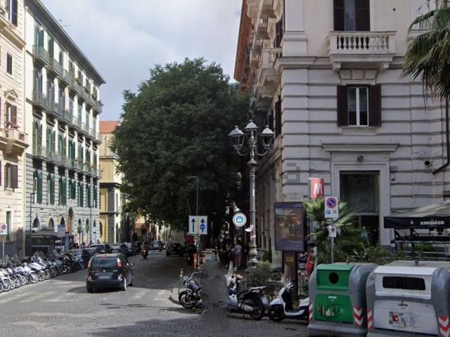 Locale Commerciale in affitto a Municipalità 5, Campania