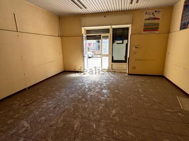 Locale Commerciale in affitto a Mugnano Di Napoli, Campania