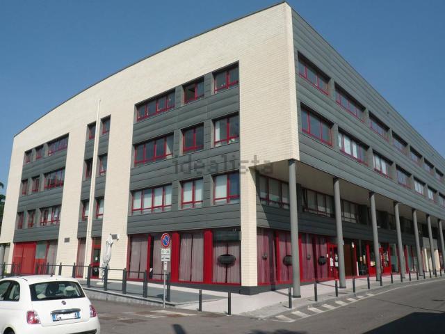 Locale Commerciale in affitto a Pero