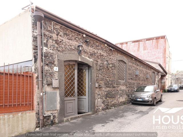 Locale Commerciale in affitto a Nicolosi, Catania