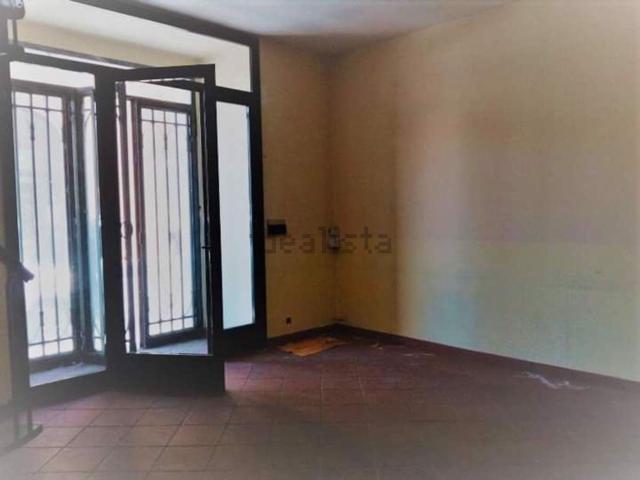 Locale Commerciale in affitto a Benevento, Campania