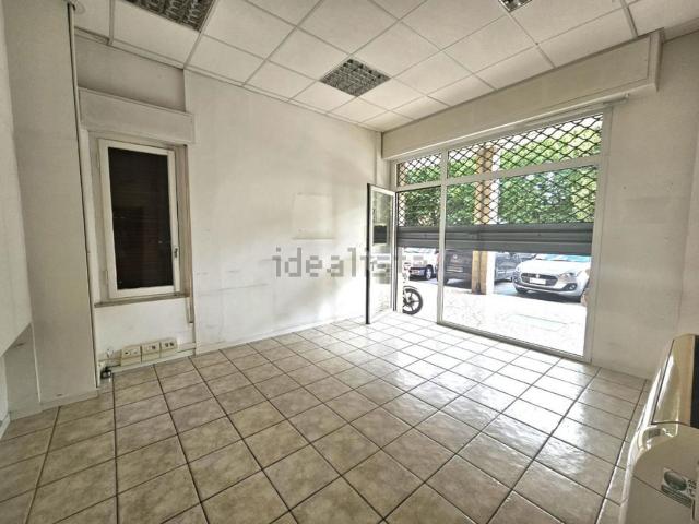 Locale Commerciale in affitto a Unione di comuni Valmarecchia, Santarcangelo Di