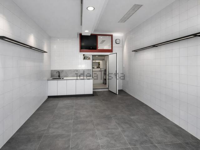 Locale Commerciale in affitto a Puglia, Lecce