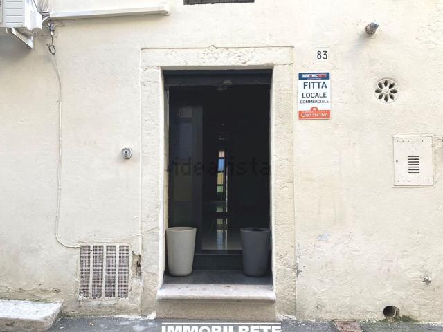 Locale Commerciale in affitto a Puglia, Bari