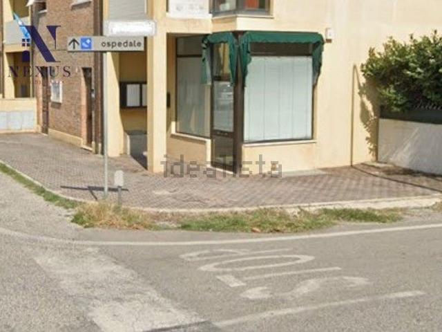 Locale Commerciale in affitto a San Cristoforo, Marche