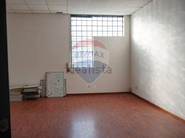 Locale Commerciale in affitto a Moncucco, Brugherio