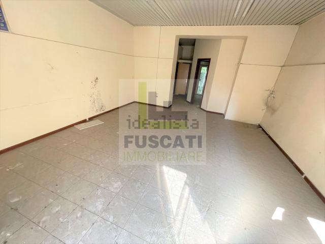 Locale Commerciale in affitto a Mugnano Di Napoli, Campania