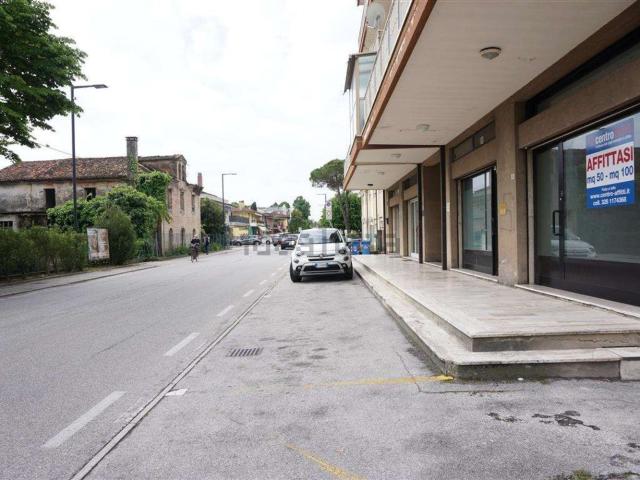 Locale Commerciale in affitto a Eraclea, Veneto