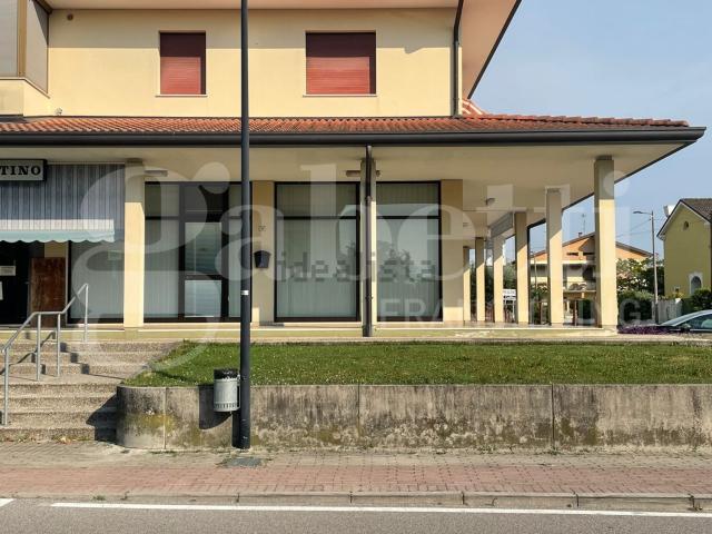 Locale Commerciale in affitto a Noncello, Pordenone