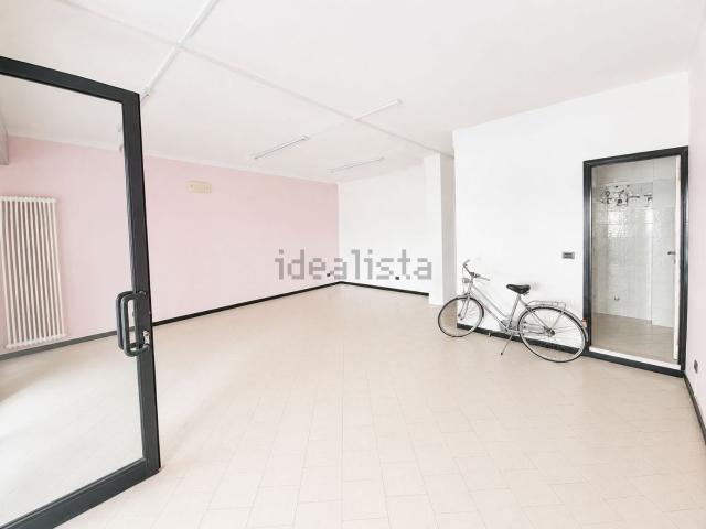 Locale Commerciale in affitto a Rimini, Reggio Emilia