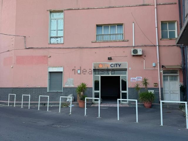 Locale Commerciale in affitto a Lentini, Siracusa