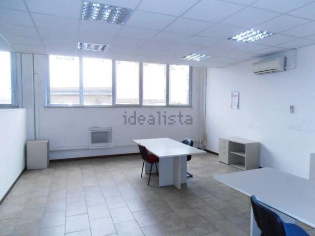 Locale Commerciale in affitto a San Faustino-Madonnina-Quattroville, Modena