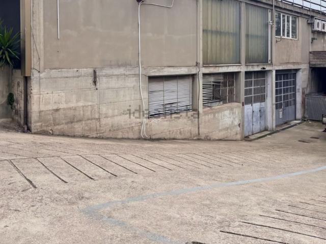 Locale Commerciale in affitto a Sud, Brenzone
