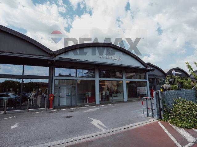 Locale Commerciale in affitto a Zona Ovest, Brescia