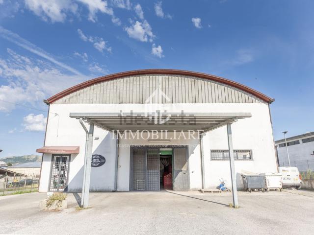 Locale Commerciale in affitto a Valle Mazzone, Roma Capitale