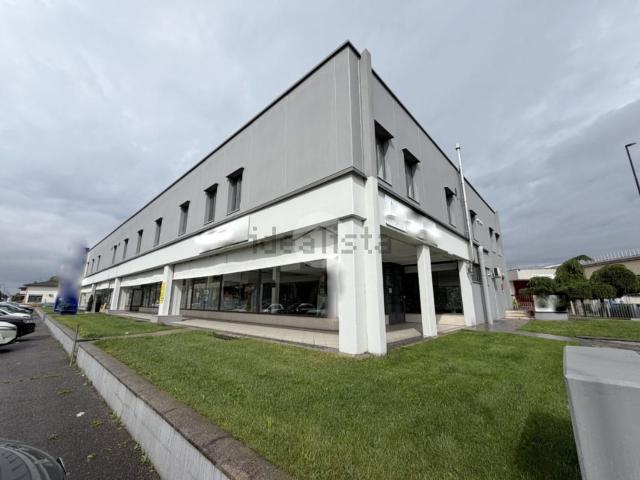 Locale Commerciale in affitto a Capriano Del Colle, Lombardia