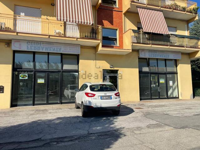 Locale Commerciale in affitto a Unione di comuni Valmarecchia, Santarcangelo Di