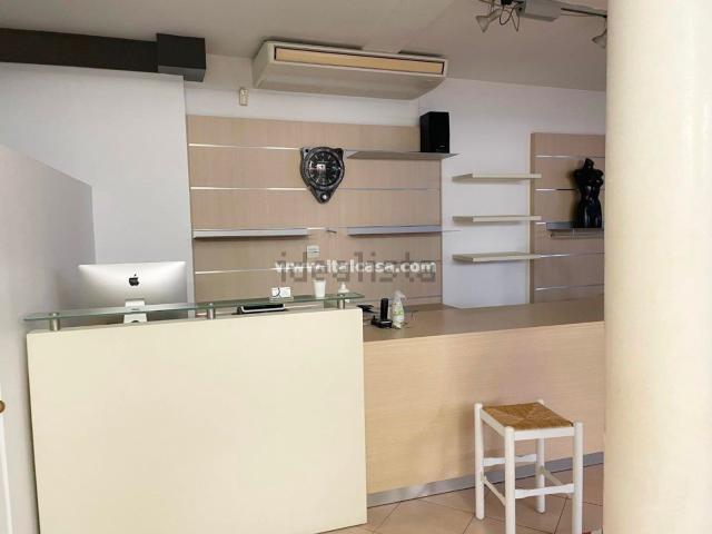 Locale Commerciale in affitto a Gazoldo Degli Ippoliti, Lombardia