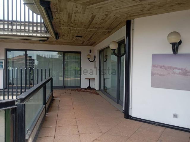 Locale Commerciale in affitto a Medolago, Lombardia