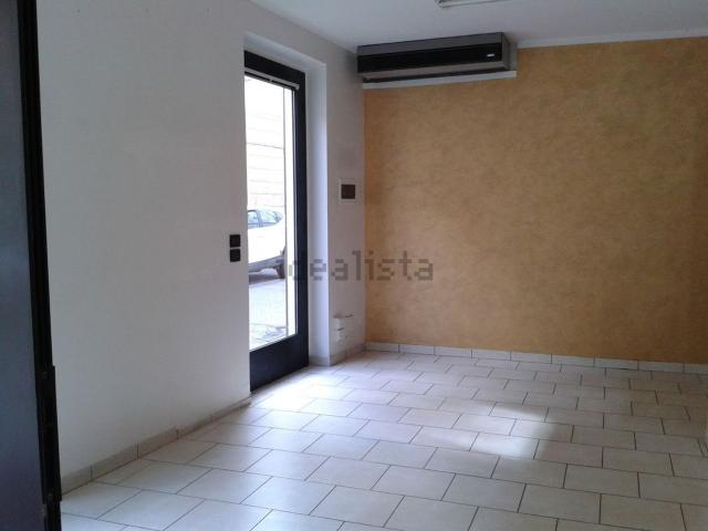 Locale Commerciale in affitto a Badia Polesine, Veneto