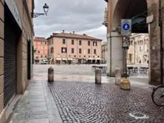 Locale Commerciale in affitto a Centro Storico, Modena